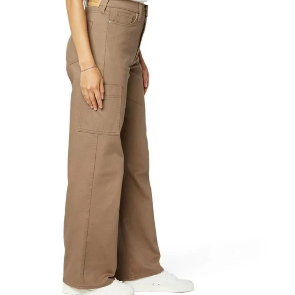 NWOT Levi Signature Khaki Pants